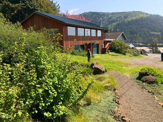 242 Prospect Ave, Yachats, OR 97498