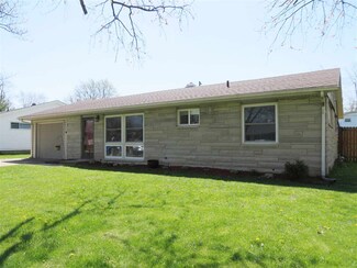 2405 W Sheffield Dr, Muncie, IN 47304