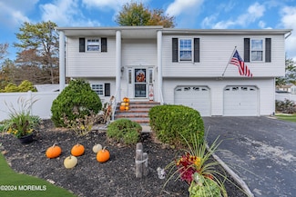 14 Cidermill Ct, Howell, NJ 07731