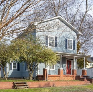 331 4th St, West Point, VA 23181