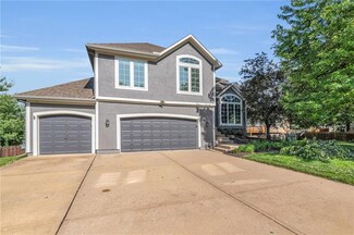 6927 Roundtree St, Shawnee, KS 66226