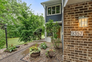 9357 Nesbitt Rd, Bloomington, MN 55437
