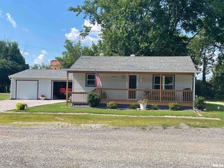 204 Oak St, Odin, IL 62870