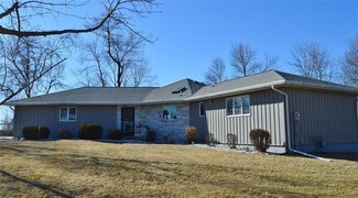 710 N 9th Ave, Vinton, IA 52349