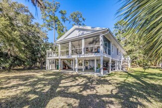 66 River Dr, Panacea, FL 32346