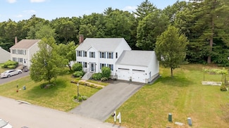 215 Powhattan Dr, East Taunton, MA 02718