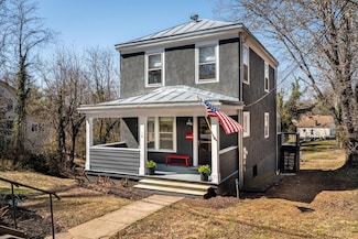 18 N Lewis St, Lexington, VA 24450
