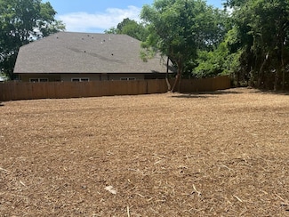 125 S Center St, Bonham, TX 75418