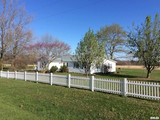 45 County Highway 16, Xenia, IL 62899