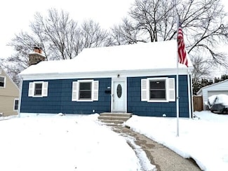 125 S Summit Dr, Port Washington, WI 53074