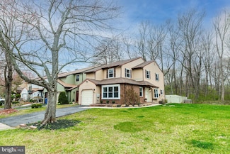 370 N Fieldstone Ct, Yardley, PA 19067