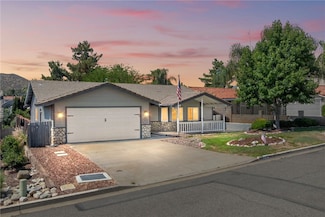 30848 Long Point Dr, Canyon Lake, CA 92587