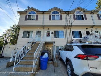 18 Noah Ct, Staten Island, NY 10303