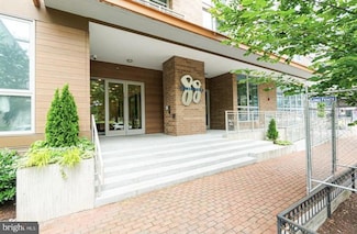 88 W V St SW Unit 209, Washington, DC 20024