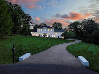 2207 Oakwood Ct, Franklin, TN 37064