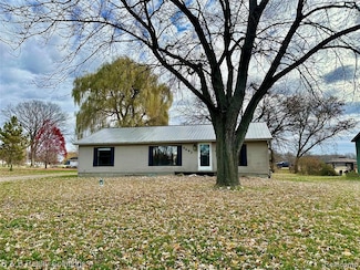 6692 Jones Rd, North Branch, MI 48461