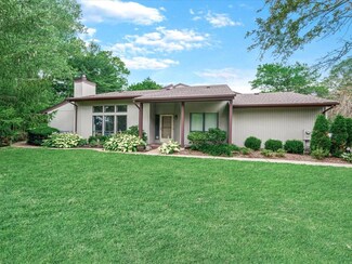 19 Club Dr S, Jericho, NY 11753
