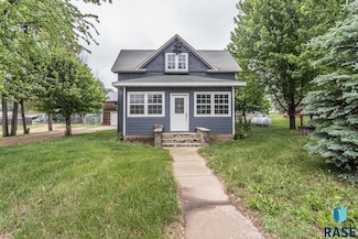 136 E Main St, Irene, SD 57037