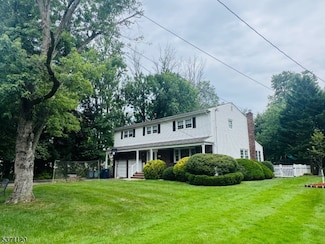 227 Hawthorne Dr, Clark, NJ 07066