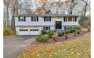 3 Minister Brook Dr, Weatogue, CT 06089