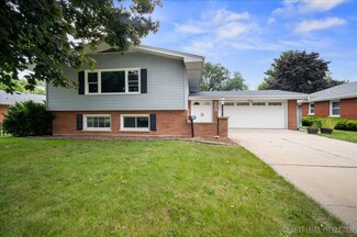 1306 W Illinois Ave, Aurora, IL 60506
