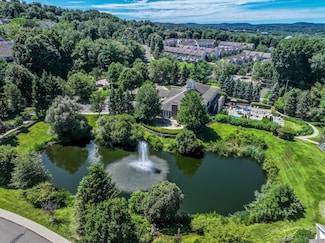 44 Woodcrest Ln Unit 44, Danbury, CT 06810