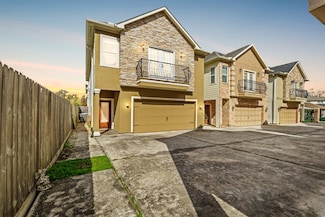 4609 Sharman St, Houston, TX 77009
