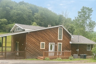 1321 Congo Arroyo Rd, New Cumberland, WV 26047