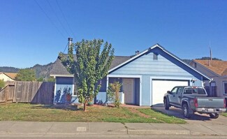 161 Meadow Bridge Ln, Rio Dell, CA 95562