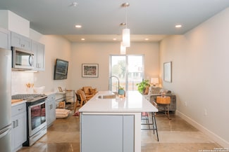 210 W Peden Alley Unit 113, San Antonio, TX 78204