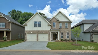 469 Fox Cove Rd, Hendersonville, NC 28792