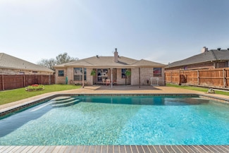 1860 Roadrunner Dr, Weatherford, TX 76088