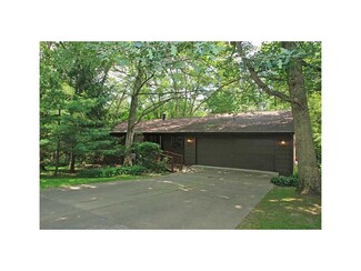 9 Hillcrest Heights Ln, Mount Vernon, IA 52314