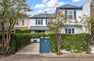 8 Poulnot Ln, Charleston, SC 29401