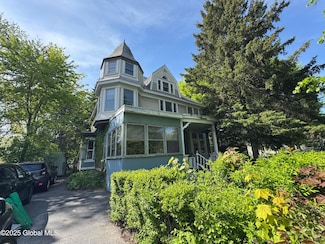 105 Seward Place, Schenectady, NY 12305