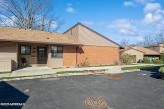 10 Ellsworth Ct, Red Bank, NJ 07701