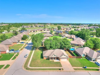 945 Fox Run Ln, Blanchard, OK 73010