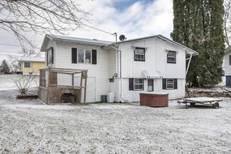 895 Camp St, Platteville, WI 53818