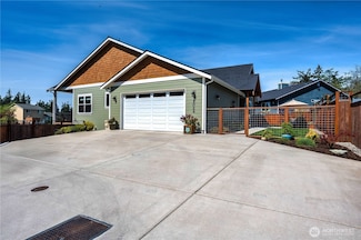 5024 Eagle Ridge Dr, Freeland, WA 98249