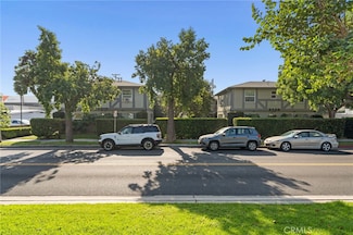 3720 W Chandler Blvd Unit B, Burbank, CA 91505