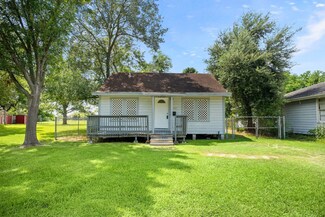 2605 2nd Ave N, Texas City, TX 77590
