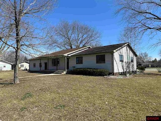 1613 1613 Boettger Rd, New Ulm, MN 56073