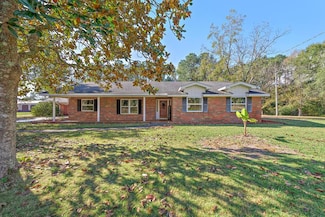 1303 Highland Dr, Elba, AL 36323