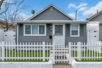 18 Woodland Ave, Keansburg, NJ 07734