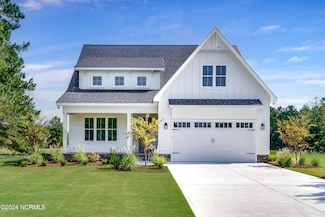 190 Legacy Woods Dr, Wallace, NC 28466