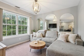 707 Gazebo Cir Unit 707, Reading, MA 01867