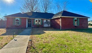 3606 W Hemlock St, Rogers, AR 72756