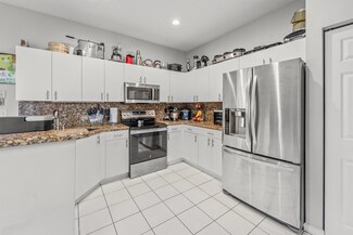 7997 Lakewood Cove Ct, Lake Worth, FL 33467