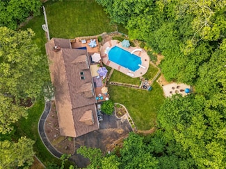 23 Bacon Rd, Saint James, NY 11780