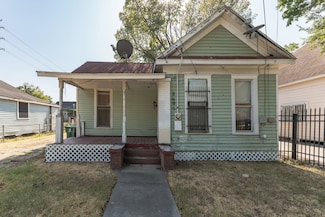 2005 Chestnut St, Houston, TX 77009